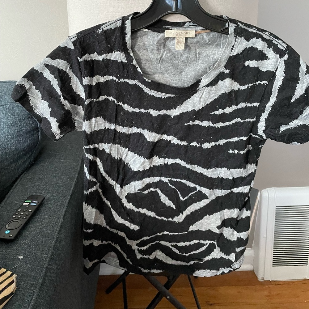 Burberry t-shirt